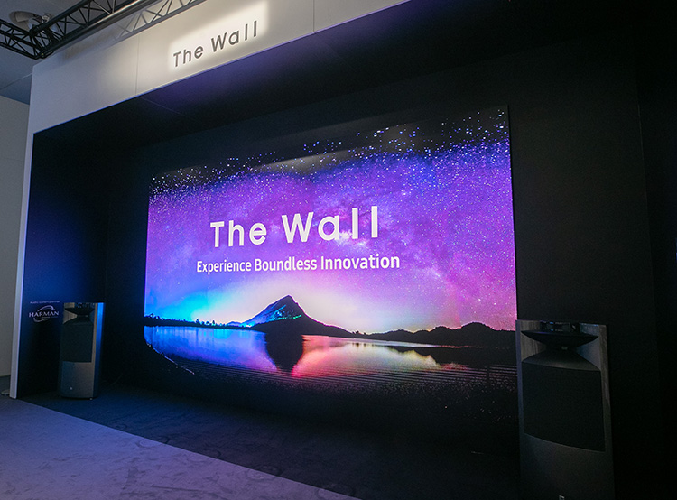 Samsung продемонстрировала QLED-дисплеи с разрешением 8K