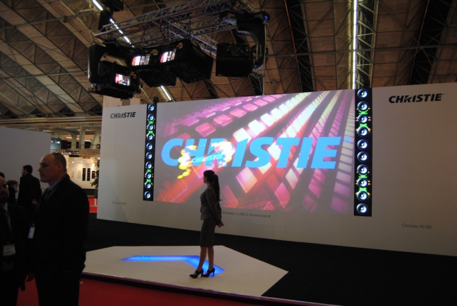 Новые 1-чиповые DLP проекторы Christie Q Series обеспечивают световой поток до 10 000 люмен 